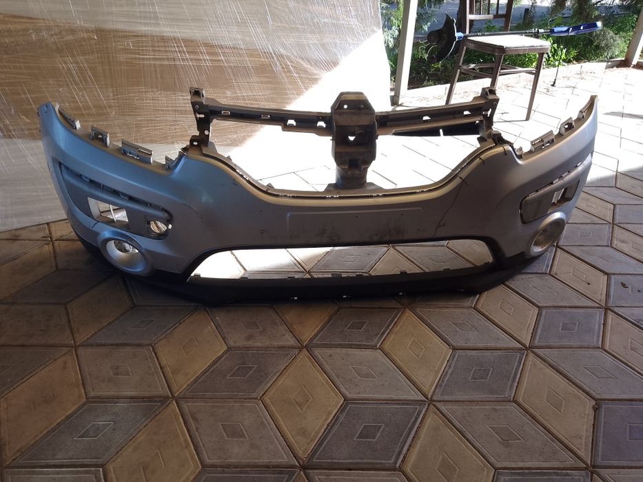Бампер переднии..