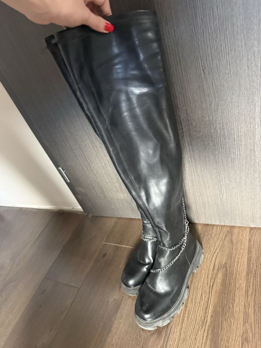 Черни високи кожени ботуши