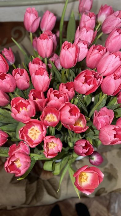 Продам цветы корзина тюльпанов