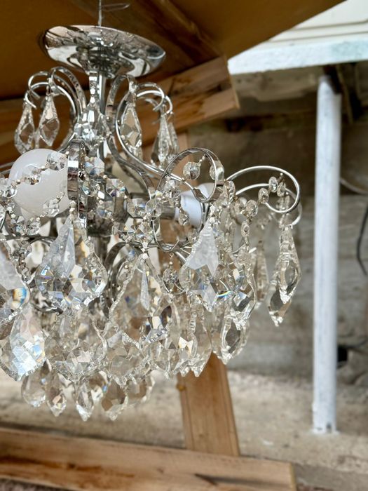 Продам новый люстры