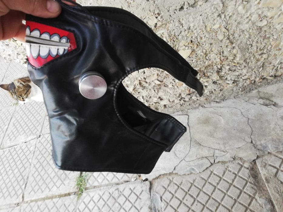 Рокерска Маска, Кърпа под брадата от кожа