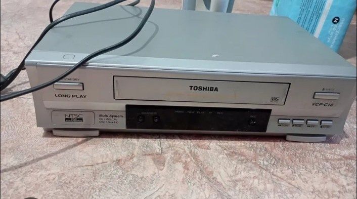 Видеомагнитофон Toshiba