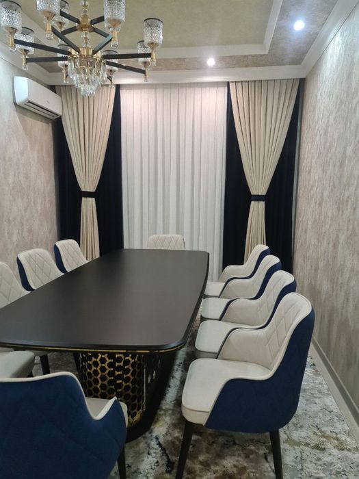 Продается стол со стульями комплект