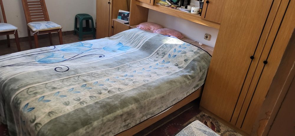 Спалня с гардероб и шкафове