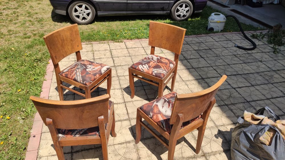 Дървени старовремски столове (4бр. + дамаска)