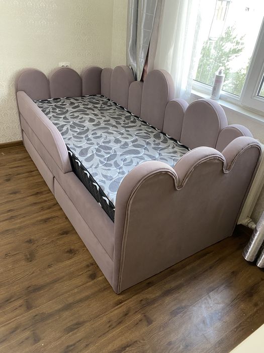 Кровать детская с двумя выдвижными ящиками