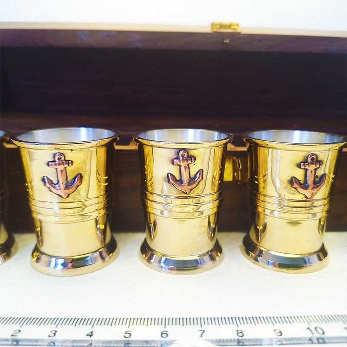 Чаши за шотове от бронз в дървена кутия