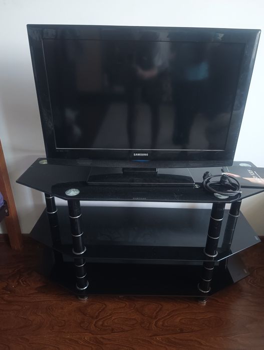 ЖК телевизор Samsung с подставкой