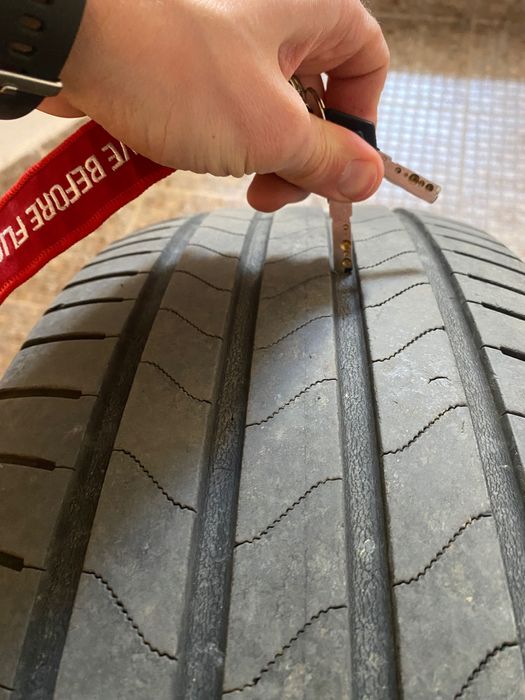 Продавам 4 летни гуми Bridgestone 265/65 R17.
