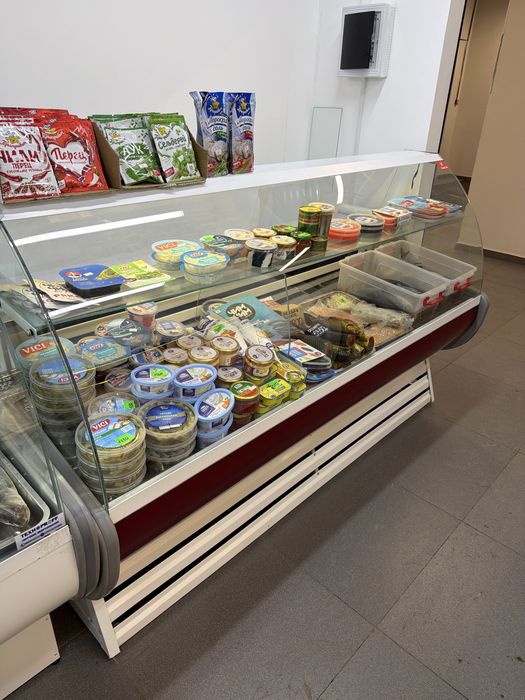 Витриный холодильник