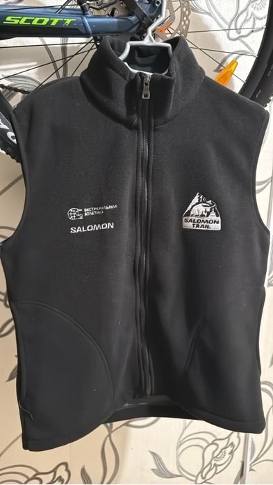Продам лимитированные безрукавки на флисе