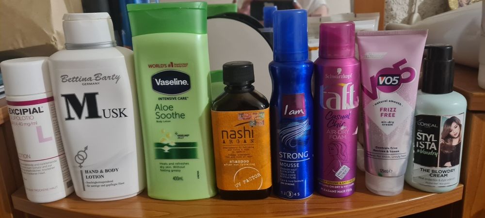 Лосиони, душ гелове,шамоани и пяни за коса