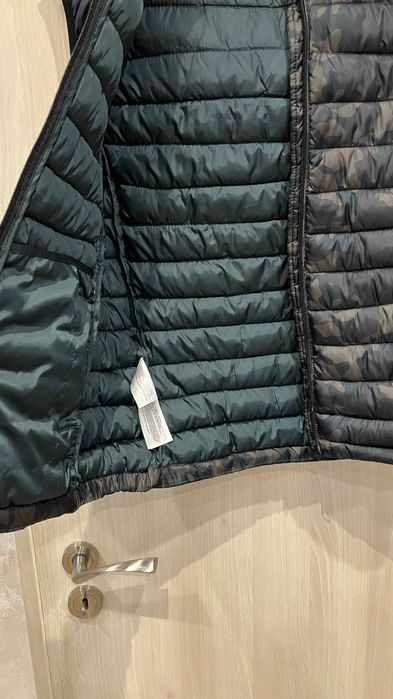 Капитониран елек MANGO с качулка и вата