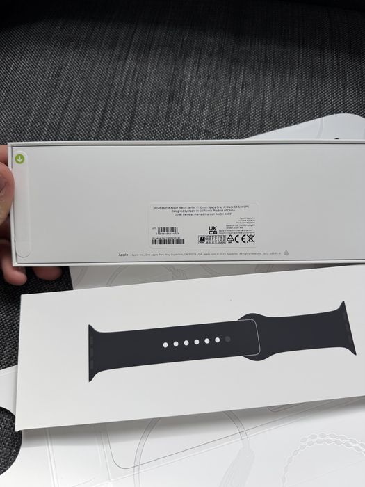 Apple Watch Series 11 42mm Space Gray S/M GPS - НОВ