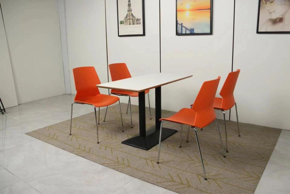 Столы стуля для кафе