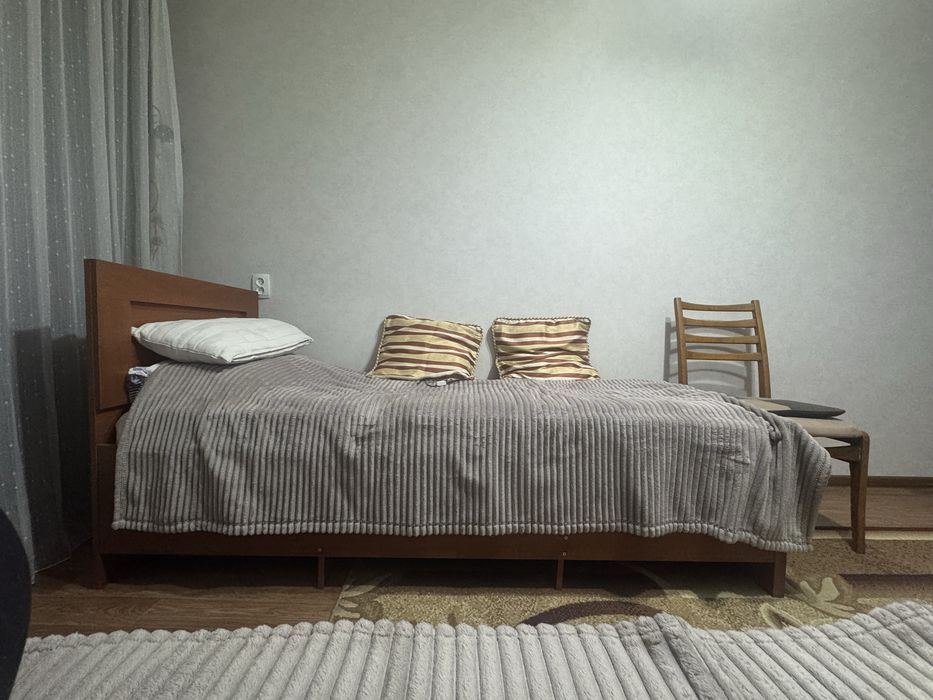 кровать с матрасом