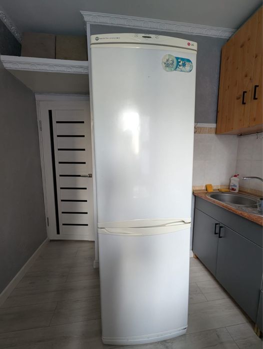 Холодильник LG (требует ремонта)
