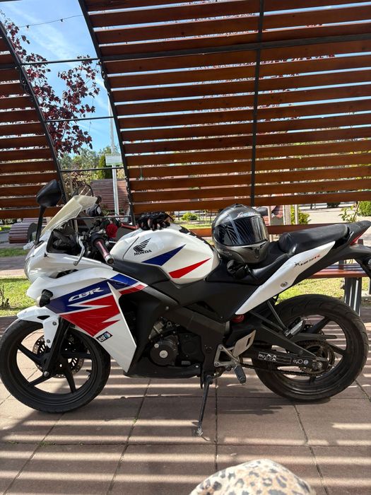 Honda  CBR125R  2016
