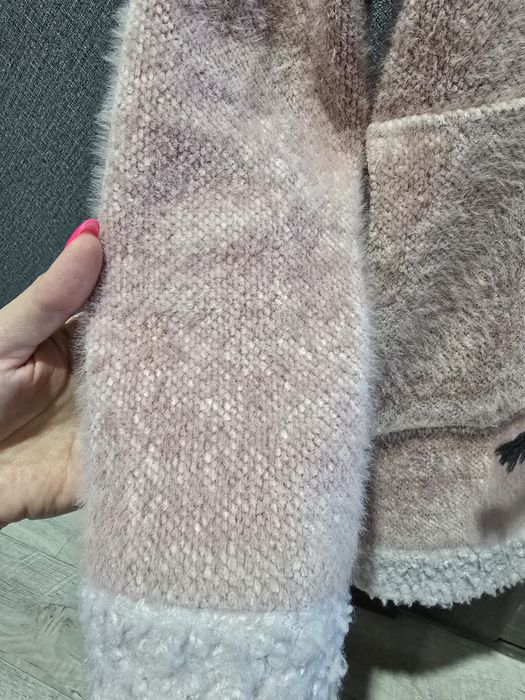 Продаю куртки на девочку