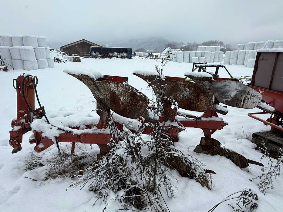 Plug reversibil cu 3 brazdare