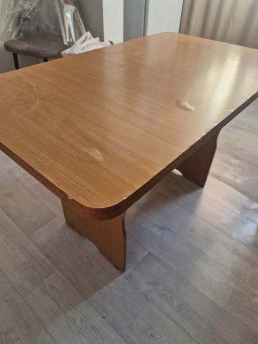 Продам стол и 4 табуретки