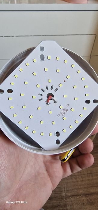 Лед лампа 5v волта 4800mAh батерия 300w мощност . За къмпинг риболов .