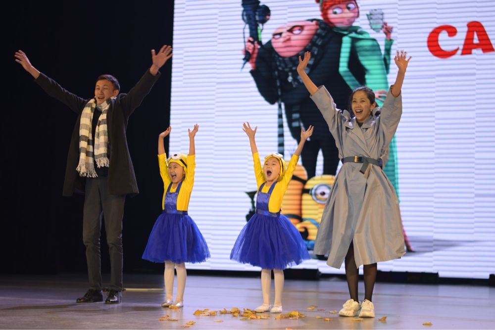 Продаю красивыеикостюмы миньоны для девочки  2 шт