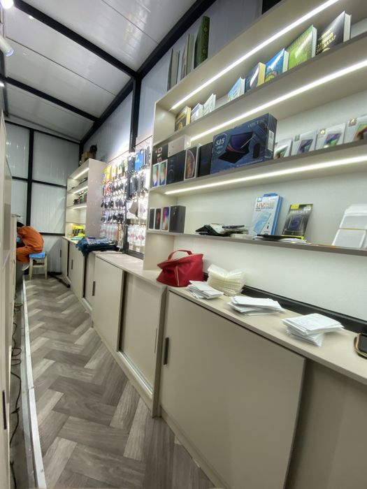 Ko’chma Do’kon Sotiladi aksesuar ideal yengide mebelari bilan