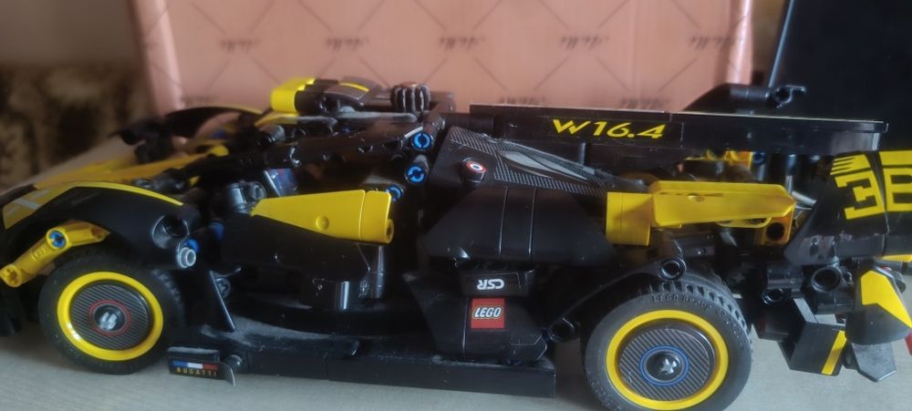 Лего техник машинка Бугатти из Германии