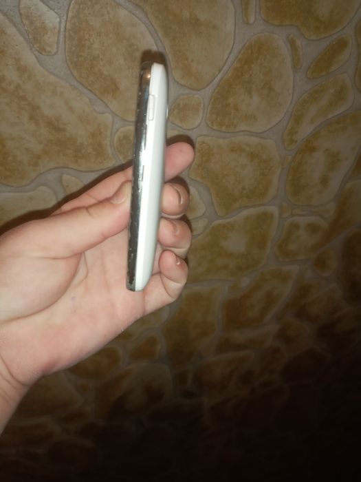 Телефон Самсунг мини б/у.не рабочи