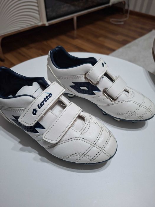 Бутонки за футбол