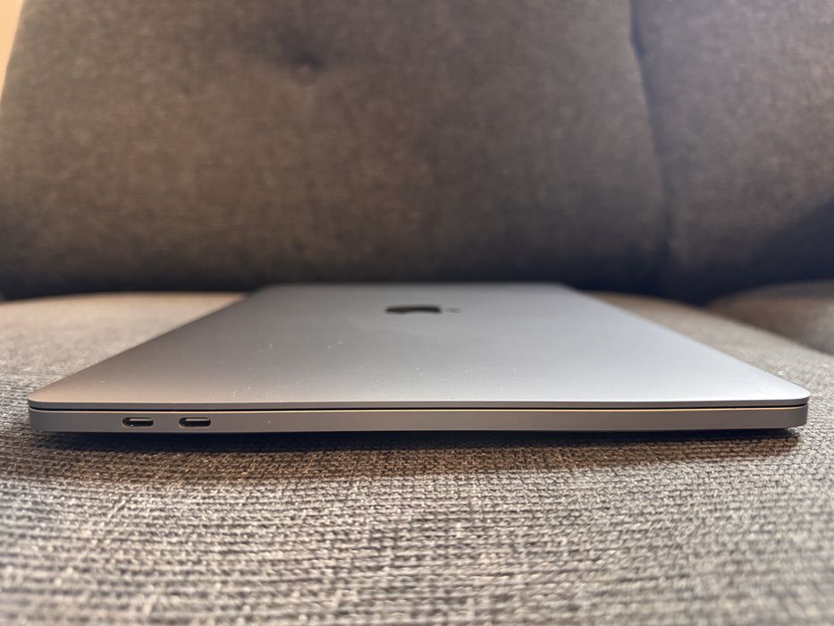 Нов Macbook Pro 13 m2 2022 99% капацитет 33 цикъла,зарядно 97w