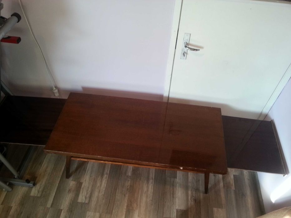 МЕБЕЛИ - (Маси,диван,етажерки,щори,рамка и др)