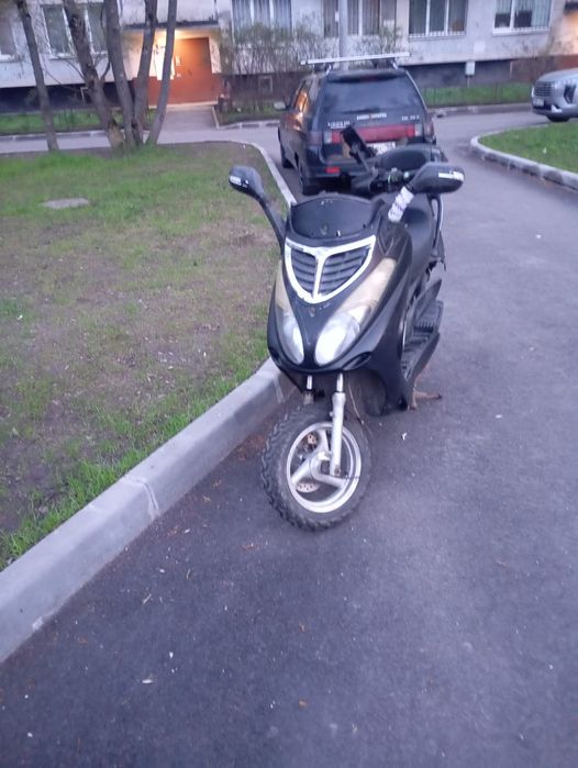 Скутер бензиновый