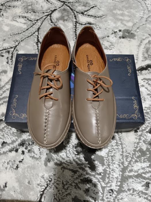 Красивые кожаные туфли.