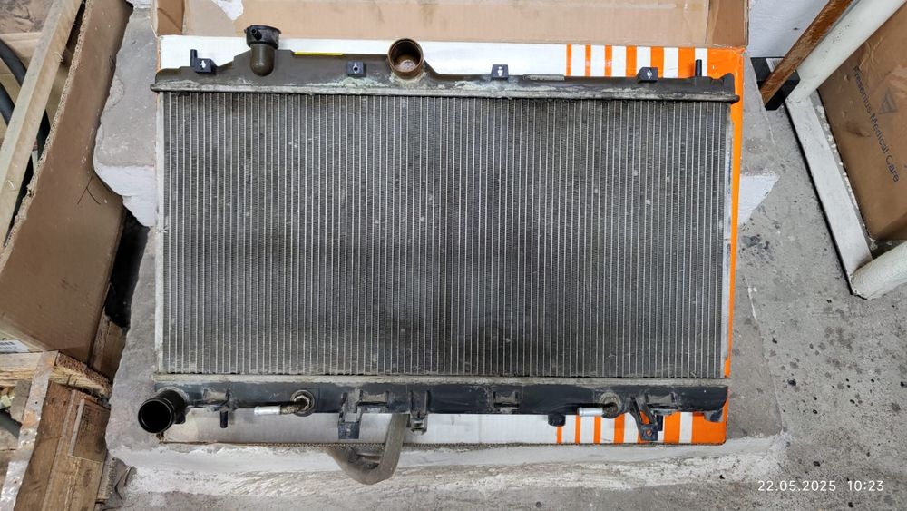 Продам радиатор б/у Субару outback 2011