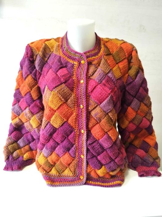 Ръчно плетена жилетка нова