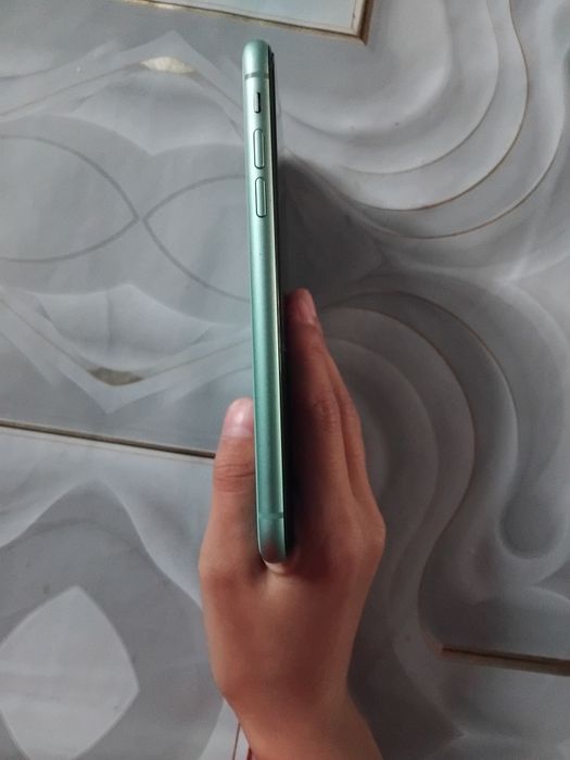 продается айфон 11