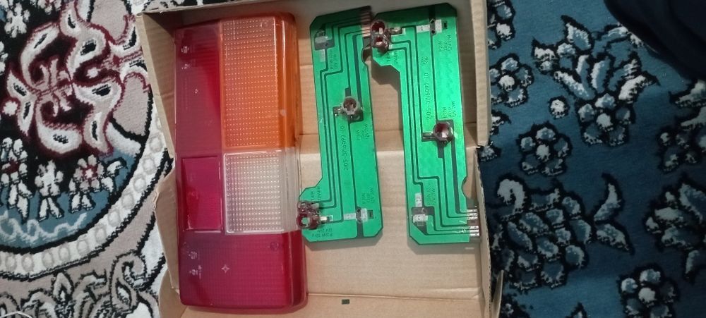 Продам задний фары от 05