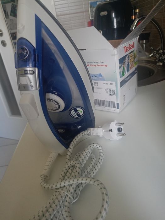 Vând fier de calcat Tefal Virtuo talpa ceramica.