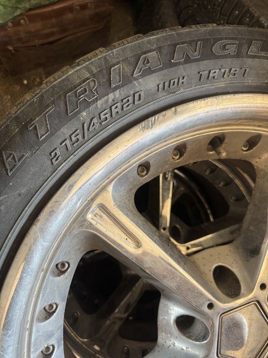 Продам шины комплект Р20