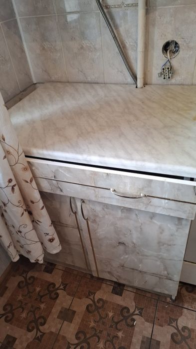 Продаётся шкаф, стол, кровать