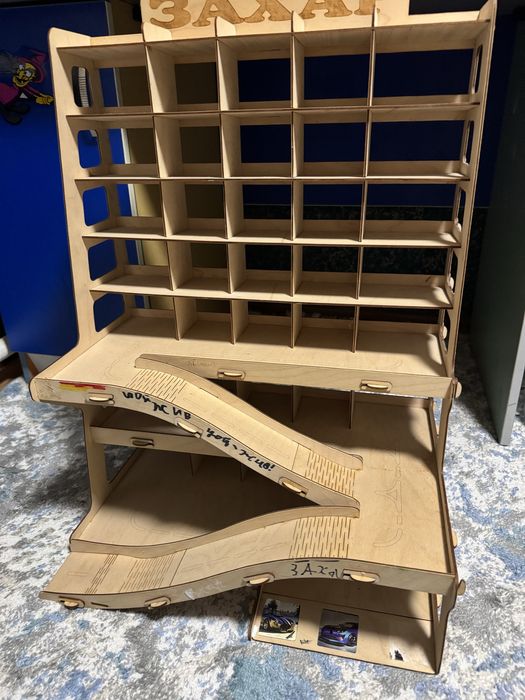 Продам полку для машинок