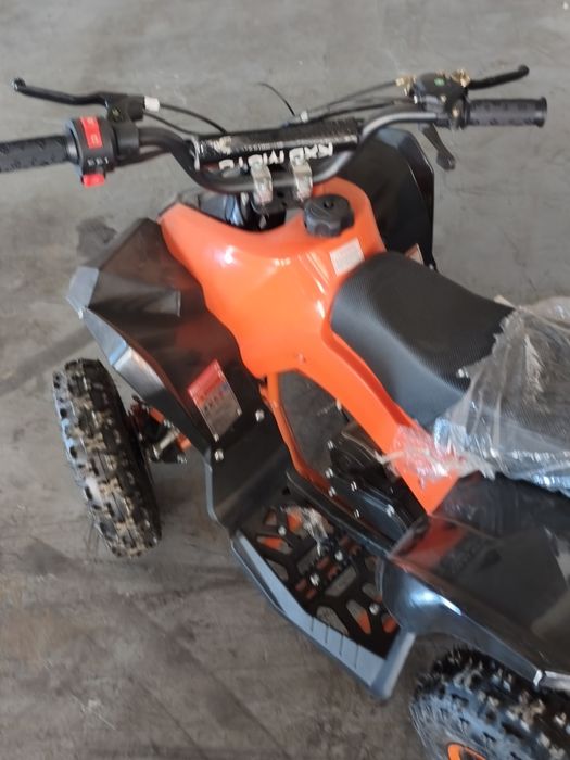 ATV quad  49cc la mâna a doua folosit în regim propriu pentru filmări