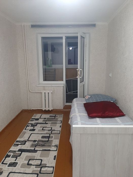 Ангрен Бозор олдида 4 хонали уй сотилади !