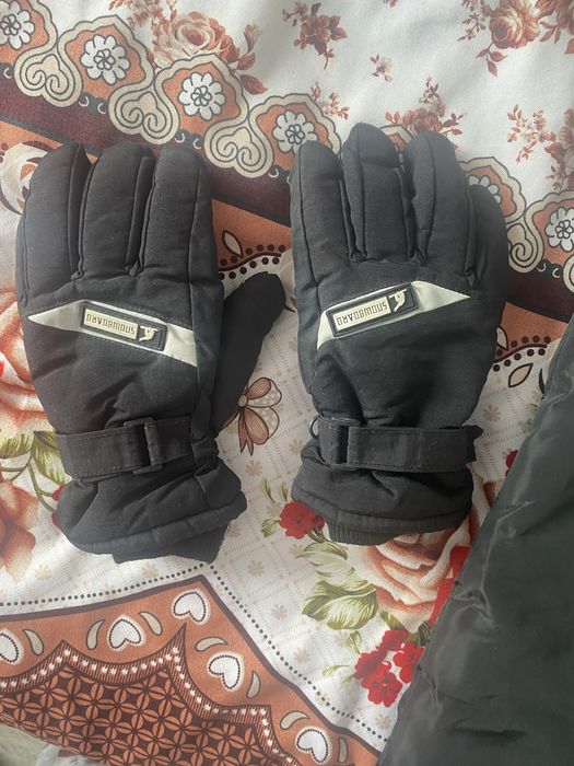 Куртка зима , балоневые штаны и перчатки