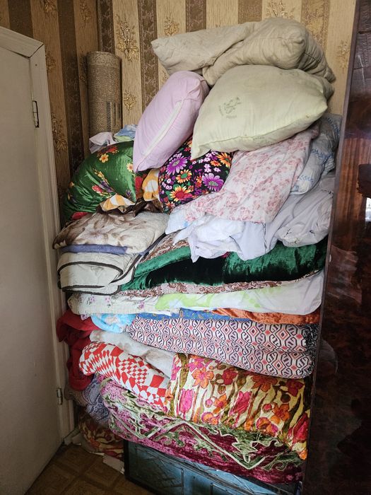 Дарю диван и 2 кресла