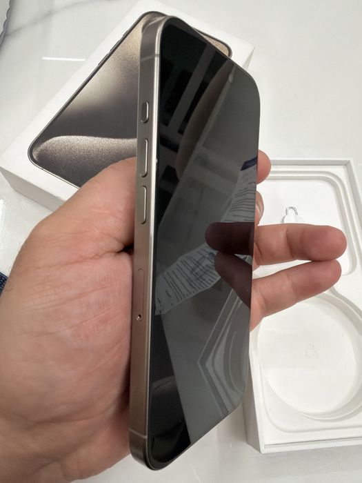 iPhone 15 pro natural