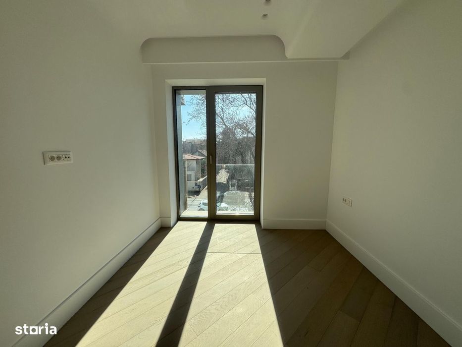 3 Camere || Cortina 126 || Erouiancu Nicolae
