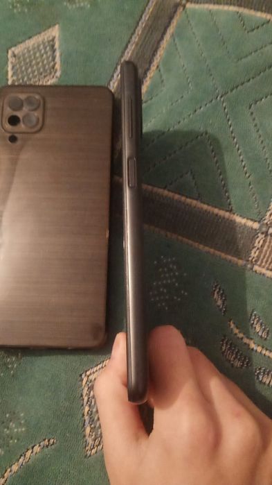 Обменяю  самсунг а12 на айфон 7,8